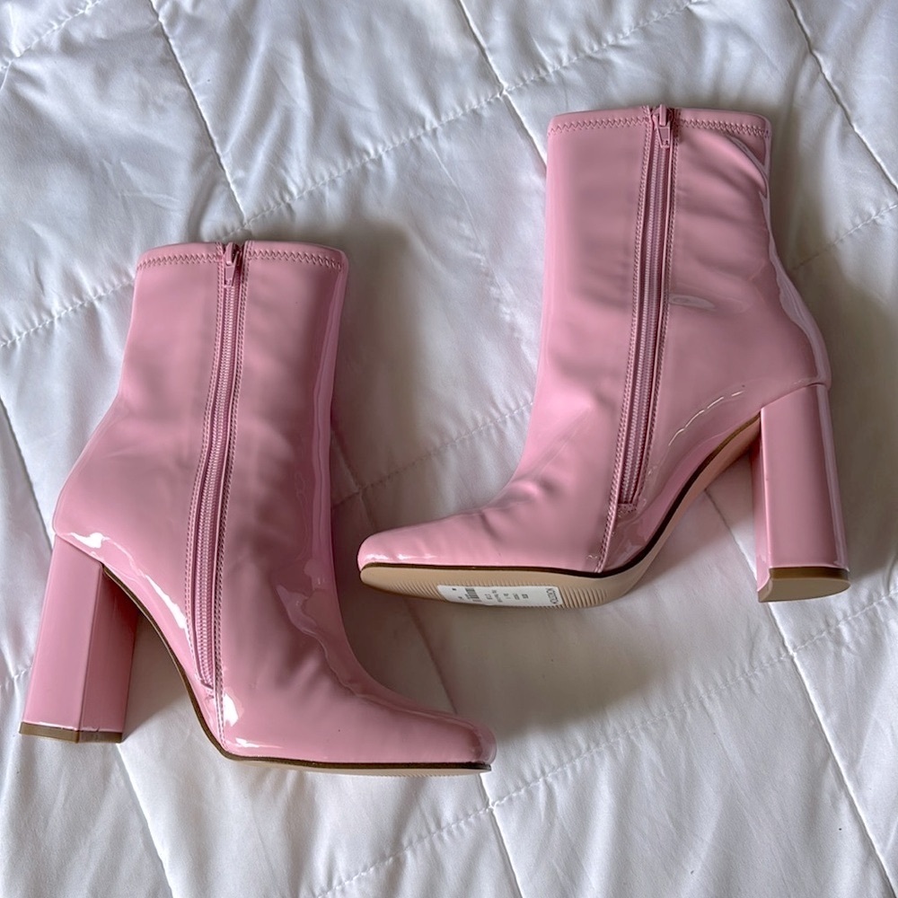 Steve Madden Patent Leather Booties Pink Run Narrow Size 8 Spring Go-Go Pastel